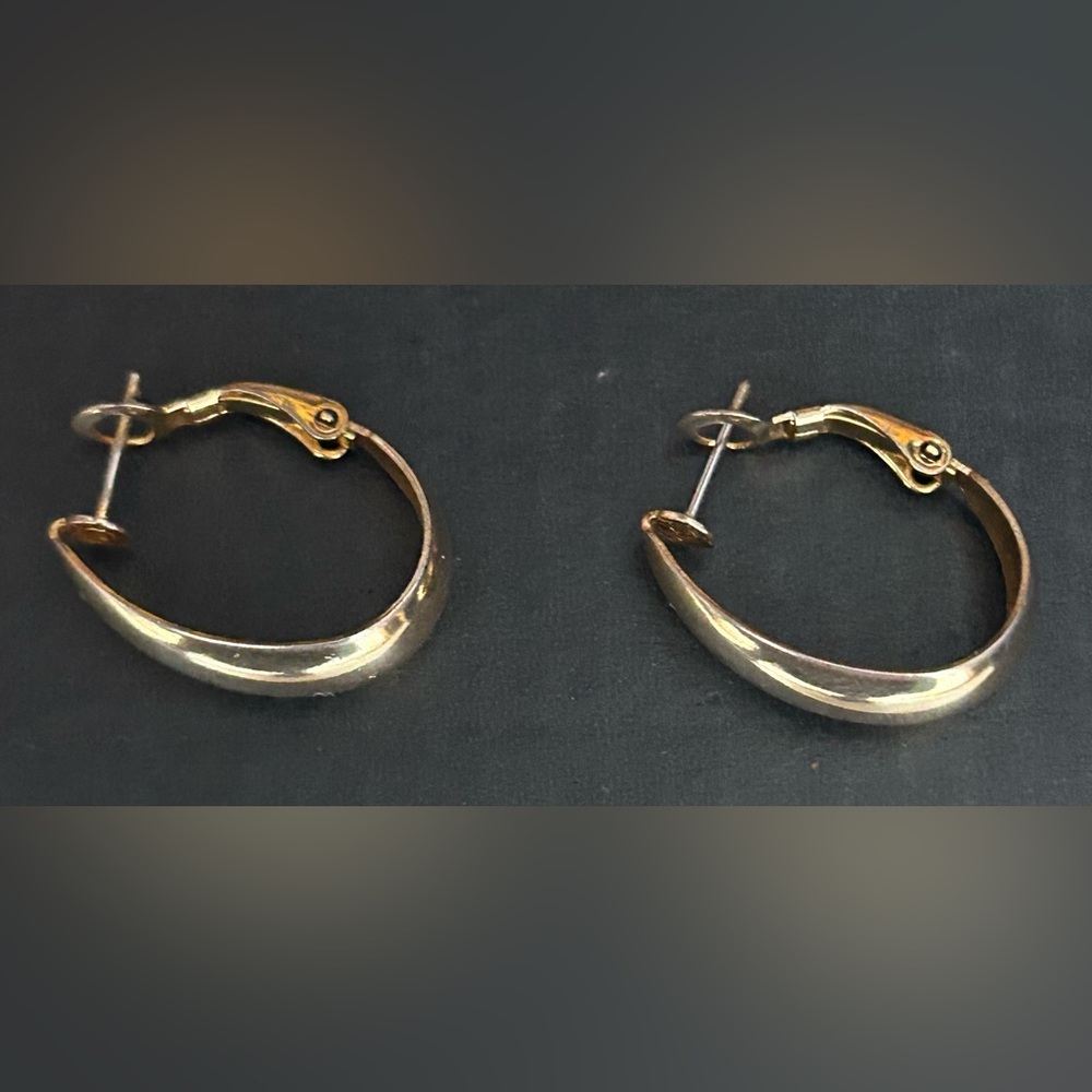 VINTAGE GOLD TONE EARRINGS THREE PAIRS - Picture 7 of 8